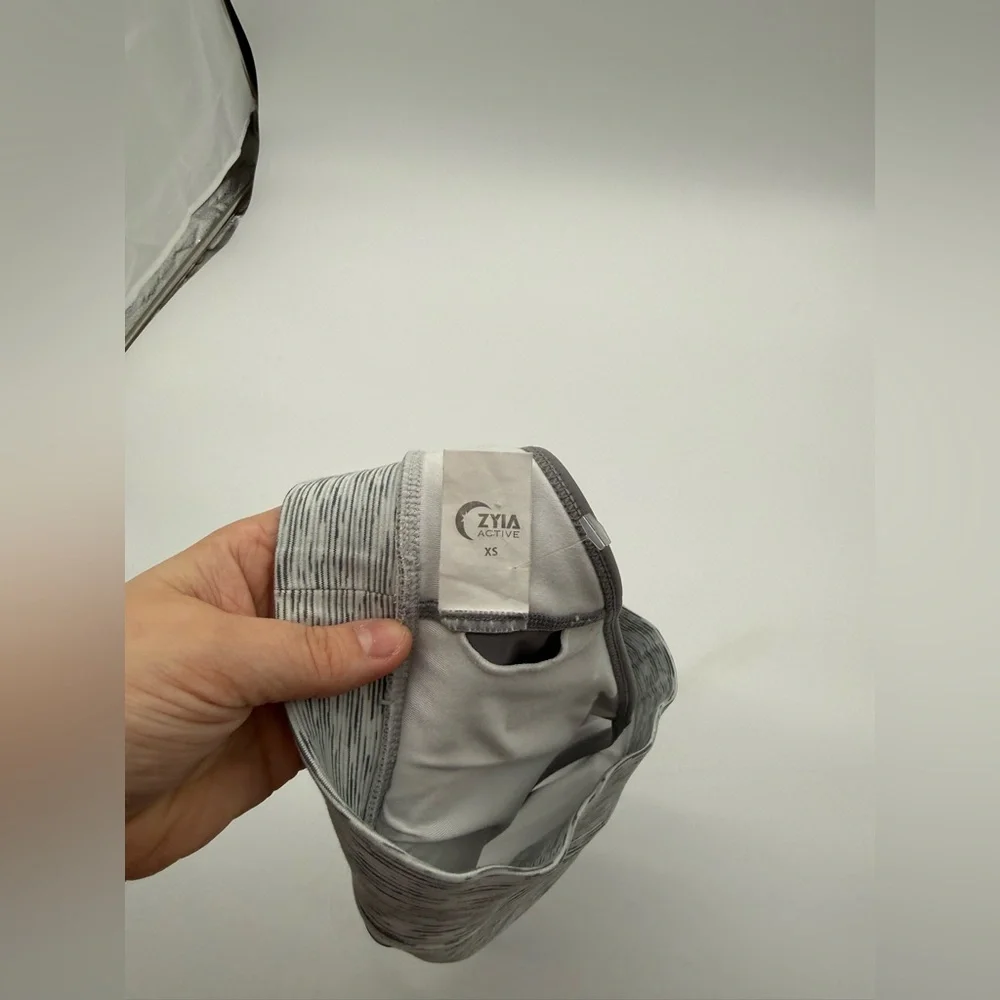 Women’s ZYIA Active Padded Gray Striped Design Sports Bra Sz Small - Picture 6 of 7